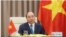 Thủ tướng Nguyễn Xuân Phúc tại cuộc họp lần thứ 73 của Đại hội đồng Tổ chức Y tế Thế giới trực tuyến bằng video hôm 19/5. Ông Phúc kêu gọi đoàn kết quốc tế trong ứng phó với đại dịch COVID-19. (Ảnh chụp màn hình VGPNews)