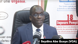 Le Ministre de la santé Abdoulaye Diouf Sarr annonçant le premier cas de coronavirus au Sénégal, le 1er mars 2020. (VOA/Seydina Abe Gueye)