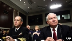 ABD Genelkurmay Başkanı Oramiral Mike Mullen ve Savunma Bakanı Robert Gates Senato'ya 'Sorma, Söyleme' uygulaması konusunda bilgi veriyor. (2 Aralık, 2010)