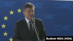 Arhiva - Specijalni predstavnik EU za dijalog Beograda i Prištine Miroslav Lajčak u Prištini, tokom posete Kosovu, 15. oktobra 2020.