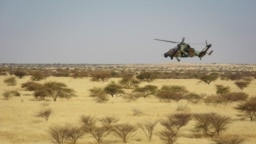 Un hélicoptère des forces Barkhane dans le centre du Mali, le 1er novembre 2017.