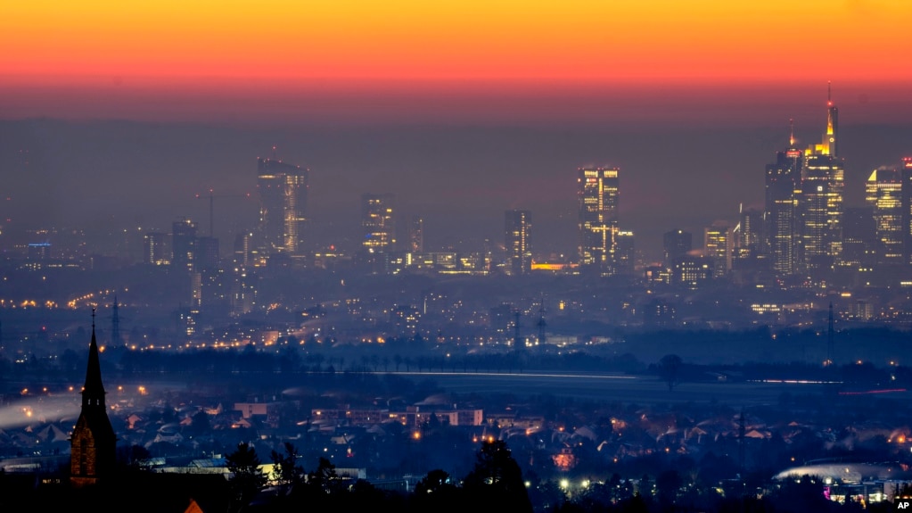 The church of Kronberg lies above the banking district of Frankfurt, Germany, Wednesday, Dec. 22, 2021. (Photo/Michael Probst)
