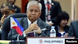 The Philippines' Secretary of Foreign Affairs Albert del Rosario is seen at a meeting in Bandar Seri Begawan in this July 1, 2013, file photo.