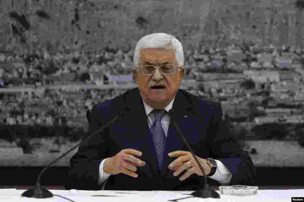 Palestinian President Mahmoud Abbas speaks at a meeting with Palestinian leadership in the West Bank city of Ramallah, Aug. 26, 2014.
