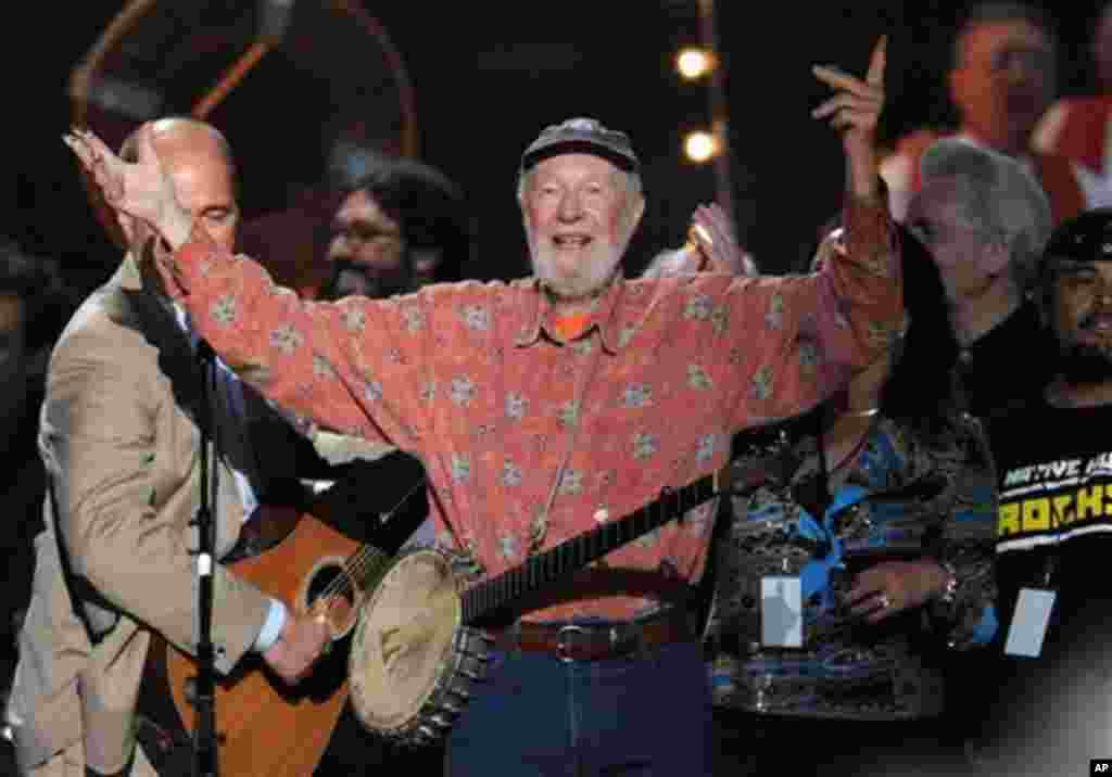 Singer songwriter Pete Seeger performs at the benefit concert celebrating his 90th birthday at Madison Square Garden on Sunday, May 3, 2009 in New York.