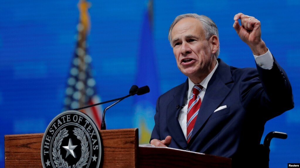 资料照片：德克萨斯州长阿博特在德克萨斯州达拉斯举行的全国步枪协会年度大会上讲话。(2018年5月4日)(photo:VOA)