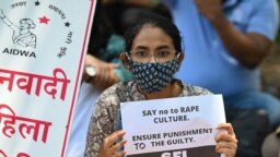 Para aktivis menuntut hukuman berat terhadap pemerkosa di India (foto: ilustrasi). 