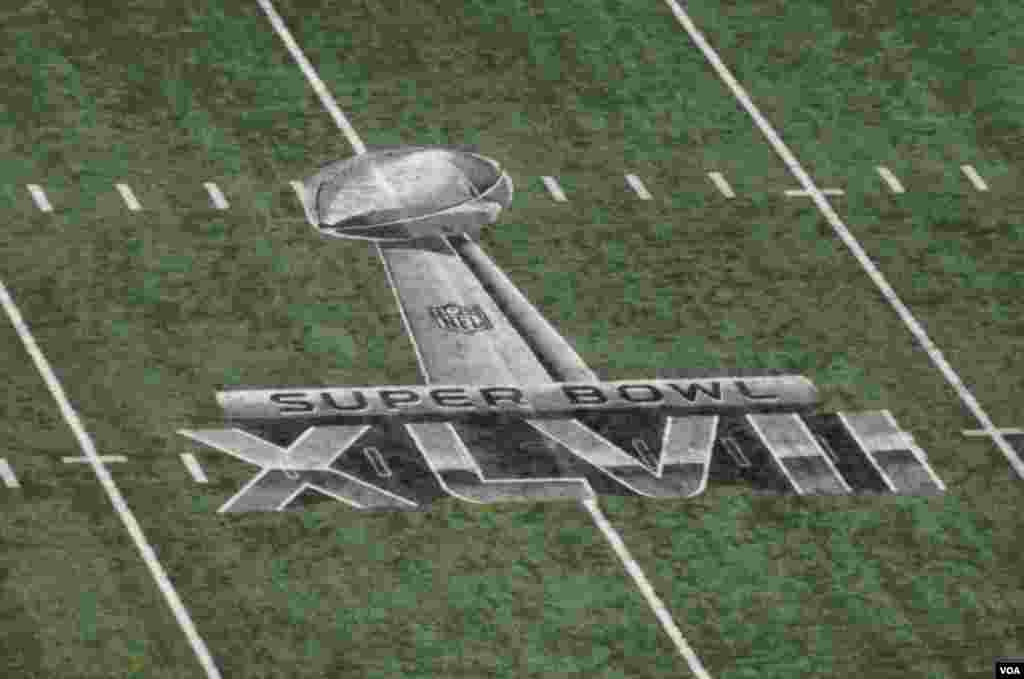 The NFL logo for Super Bowl 47 is seen on the field, in New Orleans, February 3, 2013. (VOA / J. Stevenson)