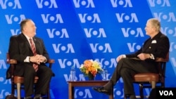 Državni sekretar SAD Majk Pompeo u razgovoru sa direktorom Glasa Amerike Robertom Rajlijem