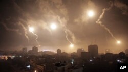 Israeli forces' flares light up the night sky over Gaza City on July 29, 2014.