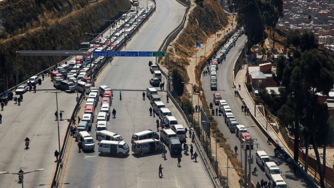 Penurie D Aliments Et De Medicaments Apres 10 Jours De Blocages Routiers En Bolivie