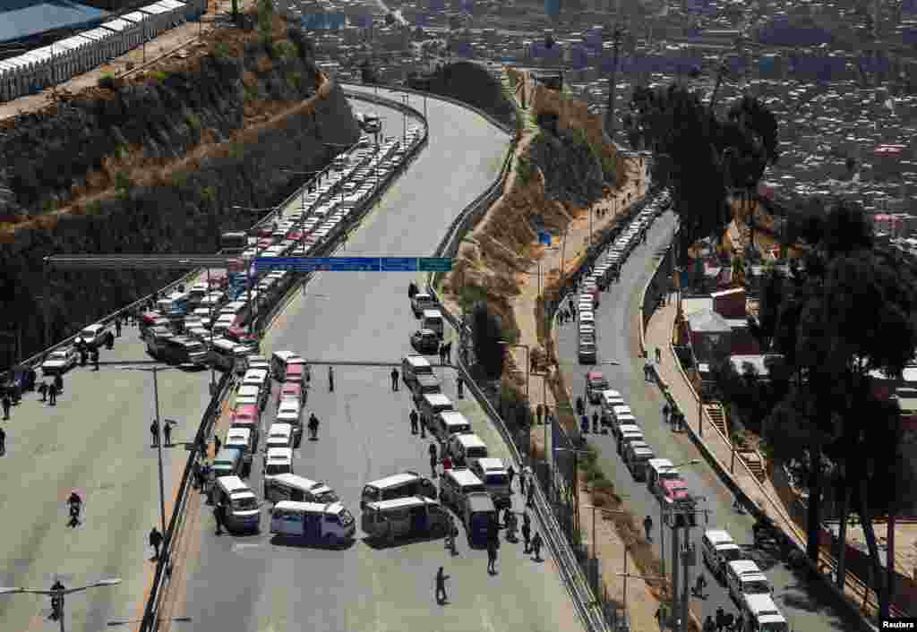 Vehicles turn around due to a blockade by supporters of unseated former leftist leader Evo Morales demanding quick presidential elections, postponed due to the coronavirus disease (COVID-19) outbreak, in El Alto, on the outskirts of La Paz, Bolivia, Aug. 10, 2020.