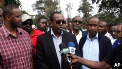 ARSIP – Dubes Somalia untuk Ethiopia, Mohamed Ali Nur, dalam sebuah foto yang diambil di Nairobi bulan September 2013, mengucapkan terima kasih pada Ethiopia atas dilepaskannya 114 tahanan (foto: AP Photo/Khalil Senosi)