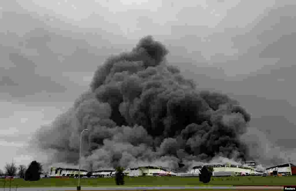 Nearly 200 firefighters battle a massive five-alarm fire at building six in the General Electric Appliance Park in Louisville, Kentucky. A huge fire ripped through a part of the facility used for warehousing and offices on Friday.
