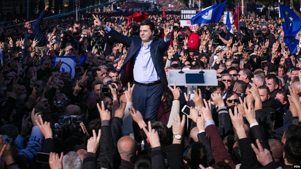 Tiranë: Opozita doli në një tubim proteste