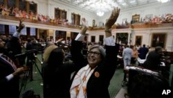 Democratic members cheer as the Texas Senate tries to bring an abortion bill to a vote as time expires, in Austin, Texas, June 26, 2013.