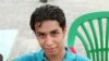 Ali al-Nimr, pemuda asal Saudi yang menghadapi hukuman mati karena ikut serta dalam aksi protes anti pemerintah, berpose dalam sebuah foto yang dirilis oleh reprieve.org pada 25 September 2015. Ali akhirnya dibebaskan pada 27 Oktober 2021. (Foto: AFP/reprieve.org)