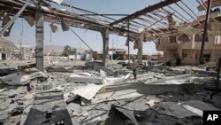 یمن پر فضائی حملے کے بعد تباہی کا ایک منظر، فائل فوٹو