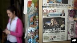La nueva ley de medios entra en vigor este viernes en Argentina, con la fuerte oposición del Grupo Clarín, por ser el más afectado por la misma.