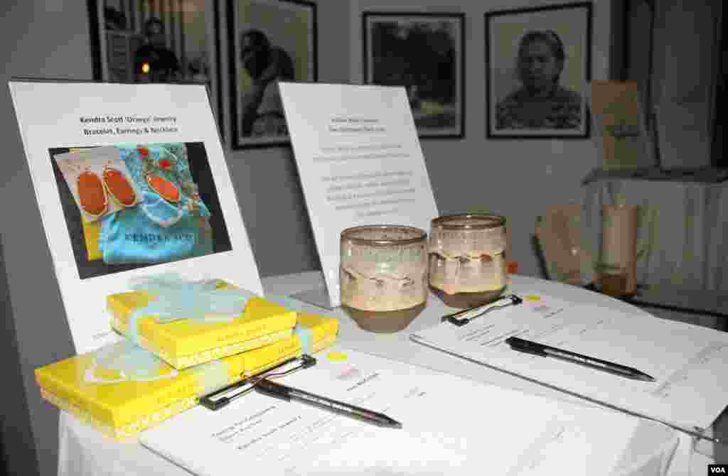Auction items at a Washington, DC fundraiser and silent auction organized by Caring for Cambodia, a non-profit to help support 21 impoverished schools in Cambodia&#39;s Siem Reap province, May 4, 2017. (VOA Khmer)