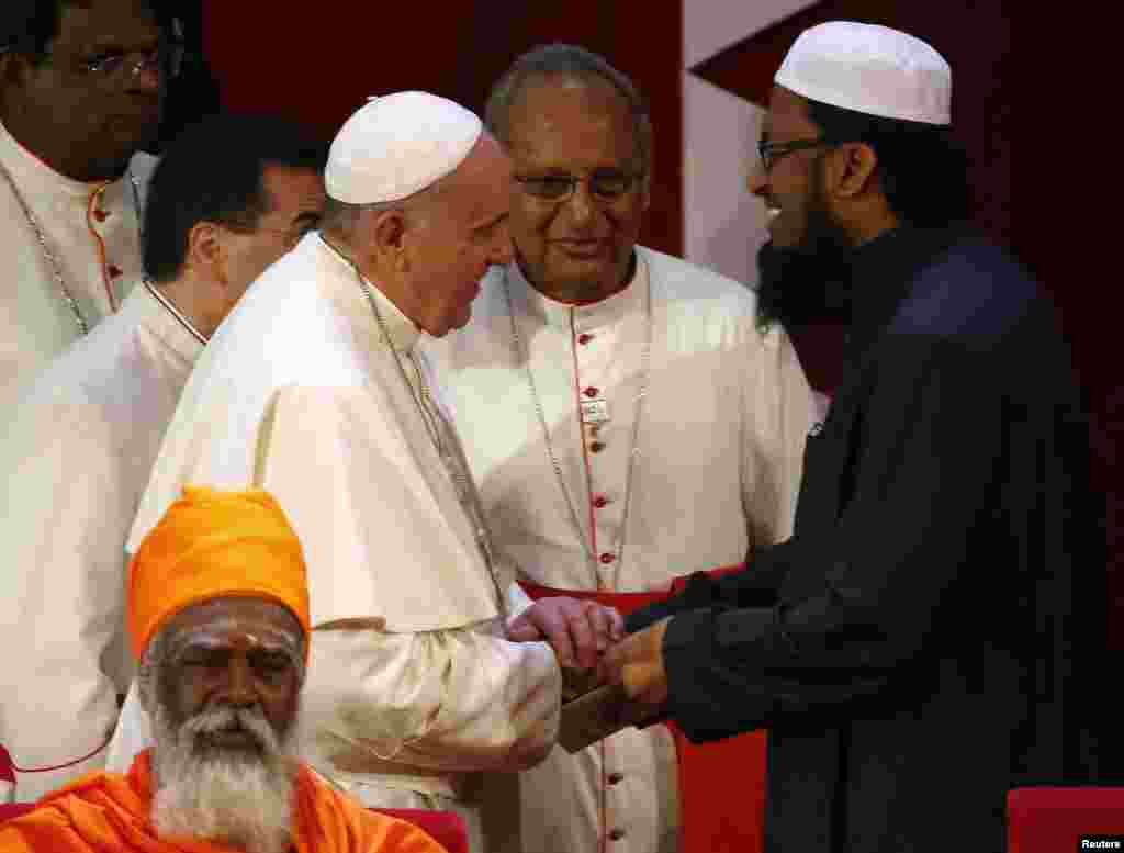 Pope Francis shakes hands with Muslim Maulavi Ash-Sheikh M.F. M. Fazil (right) during the Interreligious Encounter in Colombo, Sri Lanka, Jan. 13, 2015.