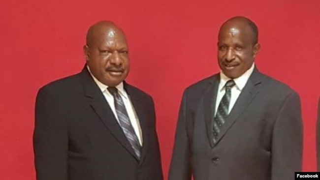 Bupati Nduga, provinsi Papua, Yairus Gwijangge (kiri) dan Wakil Bupati Wentius Nimiangge (Courtesy: Facebook).