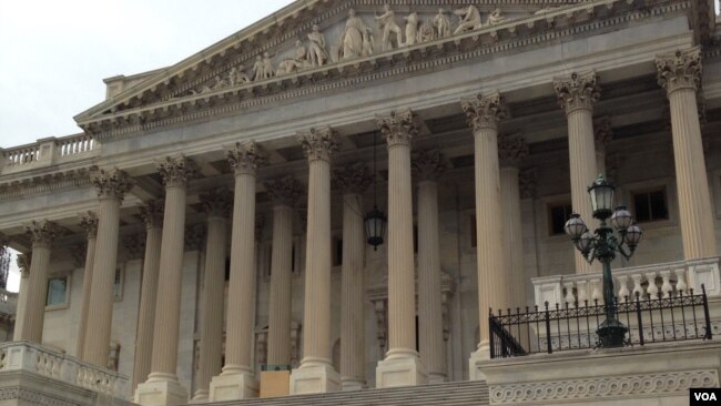 资料照片：国会大厦参议院一侧。