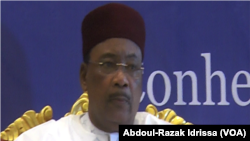 Le président nigérien Issoufou Mahamadou à l'ouverture du forum à Niamey, le 2 octobre 2019 (VOA/Abdoul-Razak Idrissa).