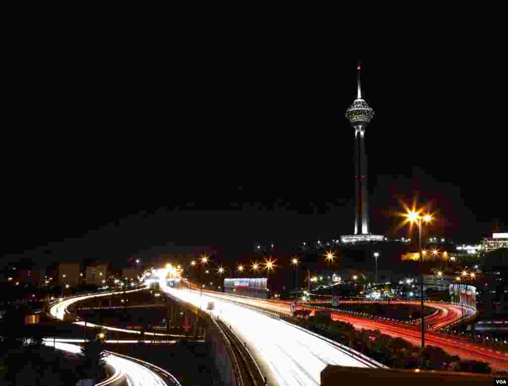 نمایی از برج میلاد تهران در شب عکس: پانته‌آ نقوی انارکی (ارسالی از شما)