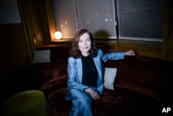 French actress Isabelle Huppert poses for photographer after an interview with the Associated Press in Paris, France, Jan. 24, 2017.