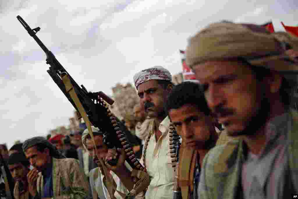 A Shi&#39;ite Houthi rebel holds his weapon as he attends a rally to protest Saudi-led airstrikes, in Sana&#39;a, Yemen.