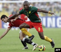 Geremi Njitap face au joueur égyptien Hosny Abd Rabou lors de la CAN 2008 au Ghana, Accra, 10 février 2008