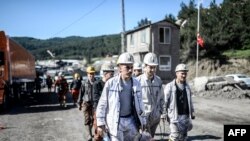 Miners walk outside the mine on May 16, 2014, at Soma in Manisa, three days after a mining accident left at least 282 miners dead.