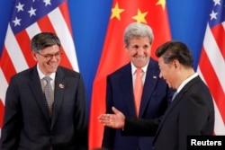 China's President Xi Jinping, right, meets with U.S. Secretary of State John Kerry, center, and U.S. Treasury Secretary Jack Lew during the joint opening ceremony of the 8th round of U.S.-China Strategic and Economic Dialogues, in Beijing, June 6, 2016.