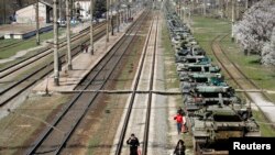 Nga đang rút tiểu đoàn bộ binh cơ giới ra khỏi vùng giáp ranh với miền đông Ukraine 31/3/14