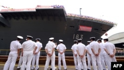 日本出云号战舰2013年8月6日下水仪式。 