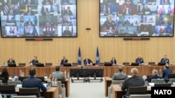 Министры стран-членов НАТО проводят видеоконференцию 15 апреля 2020 г. 