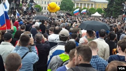 Nad Marsovym Polem Skandirovali Rossiya Budet Svobodnoj