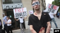 Акция в поддержку арестованных журналистов в Париже (архивное фото)