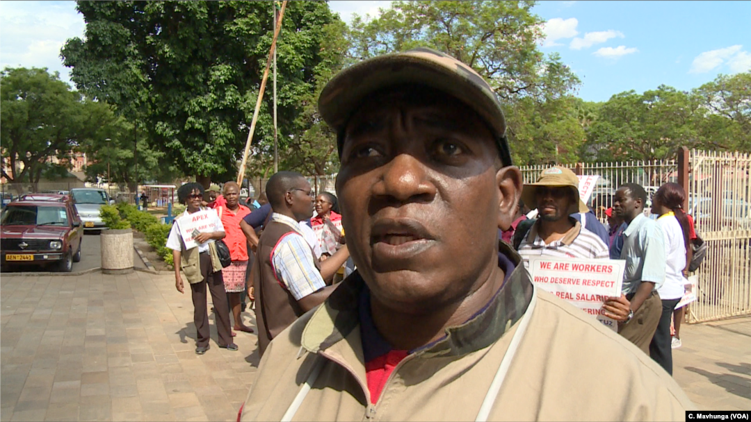 Raymond Majongwe, the secretary general of the Progressive Teachers Union, leads teacher protests in Harare, Nov. 9, 2018.