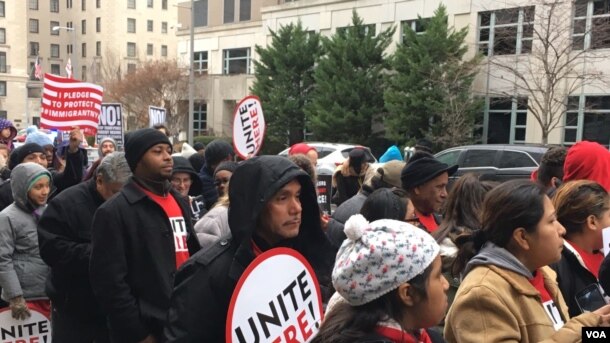 Su desconcierto lo plasmaron a través de una marcha de protesta, que terminó en la Iglesia Metropolitana AME, en Washington D.C.