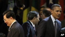 U.S. President Barack Obama (R) and China's President Hu Jintao (L) attend a plenary session during the Nuclear Security Summit in Seoul March 27, 2012. 