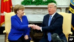 Rais Donald Trump akiwa na Chansela Angela Merkel, White House, Washington, Marekani Aprili 27, 2018.