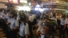 香港成百上千示威者與清場警方對峙