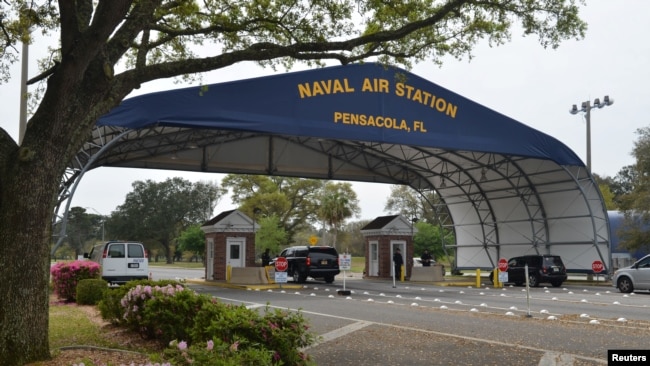 佛罗里达州彭萨科拉海军航空基地主要入口。