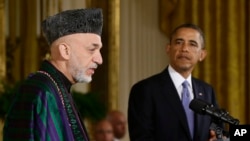 Afg'oniston prezidenti Hamid Karzay (chapda) va AQSh rahbari Barak Obama Oq uyda, 11-yanvar, 2013-yil.