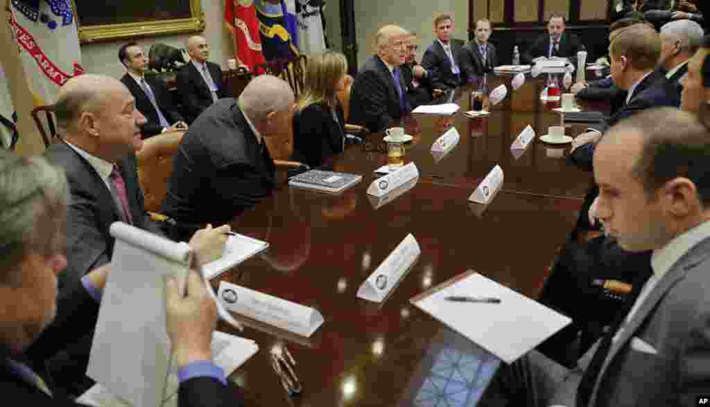 ملاقات دونالد ترامپ رئیس جمهوری آمریکا، با رهبران صنعت خودرو آمریکایی در کاخ سفید در واشنگتن.&nbsp; &nbsp; 