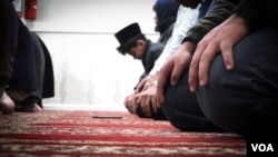 A young Ahmadi worshiper prays inside Masjid Bait Ul Tahir, a mosque in Brooklyn. (R. Taylor/VOA)