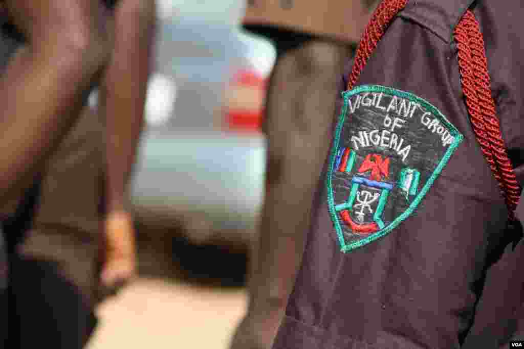 Across Nigeria, thousands of men and women volunteer to be &lsquo;vigilantes,&rsquo; patrolling neighborhoods to provide information to security forces,Kaduna, Nigeria, Feb. 14, 2014. (Heather Murdock/VOA)