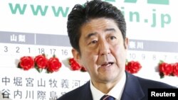 Abe anunció "medidas urgentes" de $229.500 millones dólares para intentar estimular la economía.